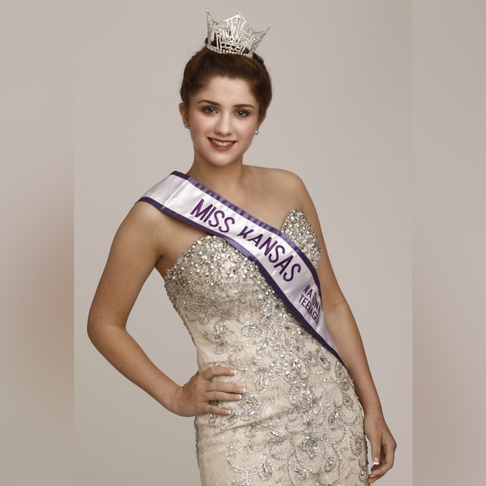 Mac Duggal Evening gown Beaded off white